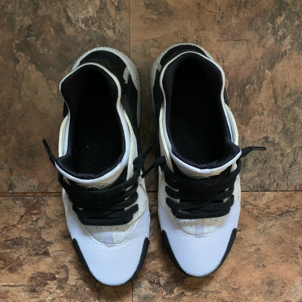 black and white huaraches